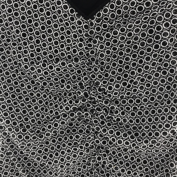 Style & Co Black & White Circles Pattern Glittered Shimmer Size Large V neck - Picture 4 of 12